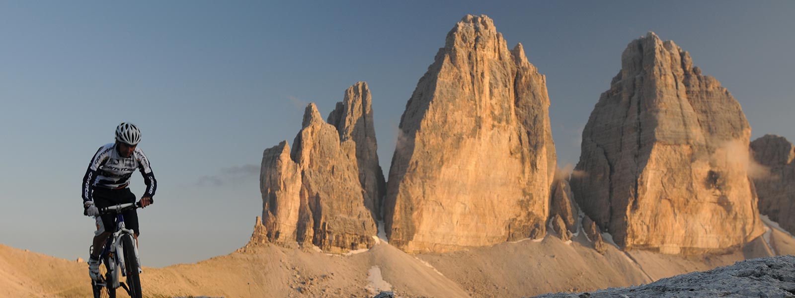 Mountainbike ai piedi delle Tre Cime di Lavaredo