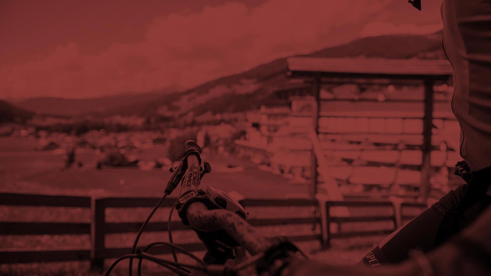 <h2>Unglaubliche Ausblicke</h2>
<h3>die Naturfacetten der Dolomiten ...</h3>
Unser Spielplatz heißt „UNESCO Weltnaturerbe Sextner Dolomiten“ mit den berühmten Drei Zinnen. Hier finden Sie Abenteuer, Träume, Erholung und Glückseligkeit. Sexten bietet das abwechslungsreichste Wanderwegenetz Südtirols, den atemberaubenden Klettersteigverbund „Dolomiti senza confini“, Trails für Genussbiker, 100 km perfekt präparierte Pisten sowie hervorragende Loipen. Und Sie mittendrin! 