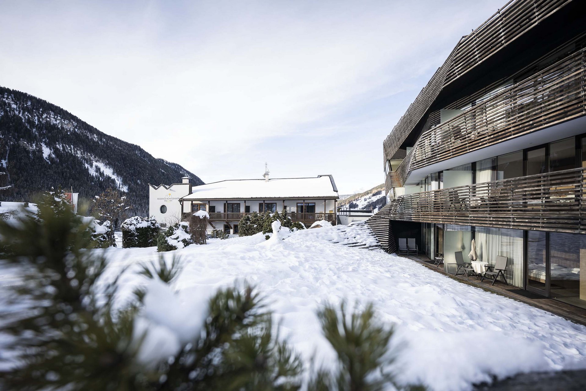 The Residence Königswarte Strata Snow-covered alpine landscape with modern and traditional buildings