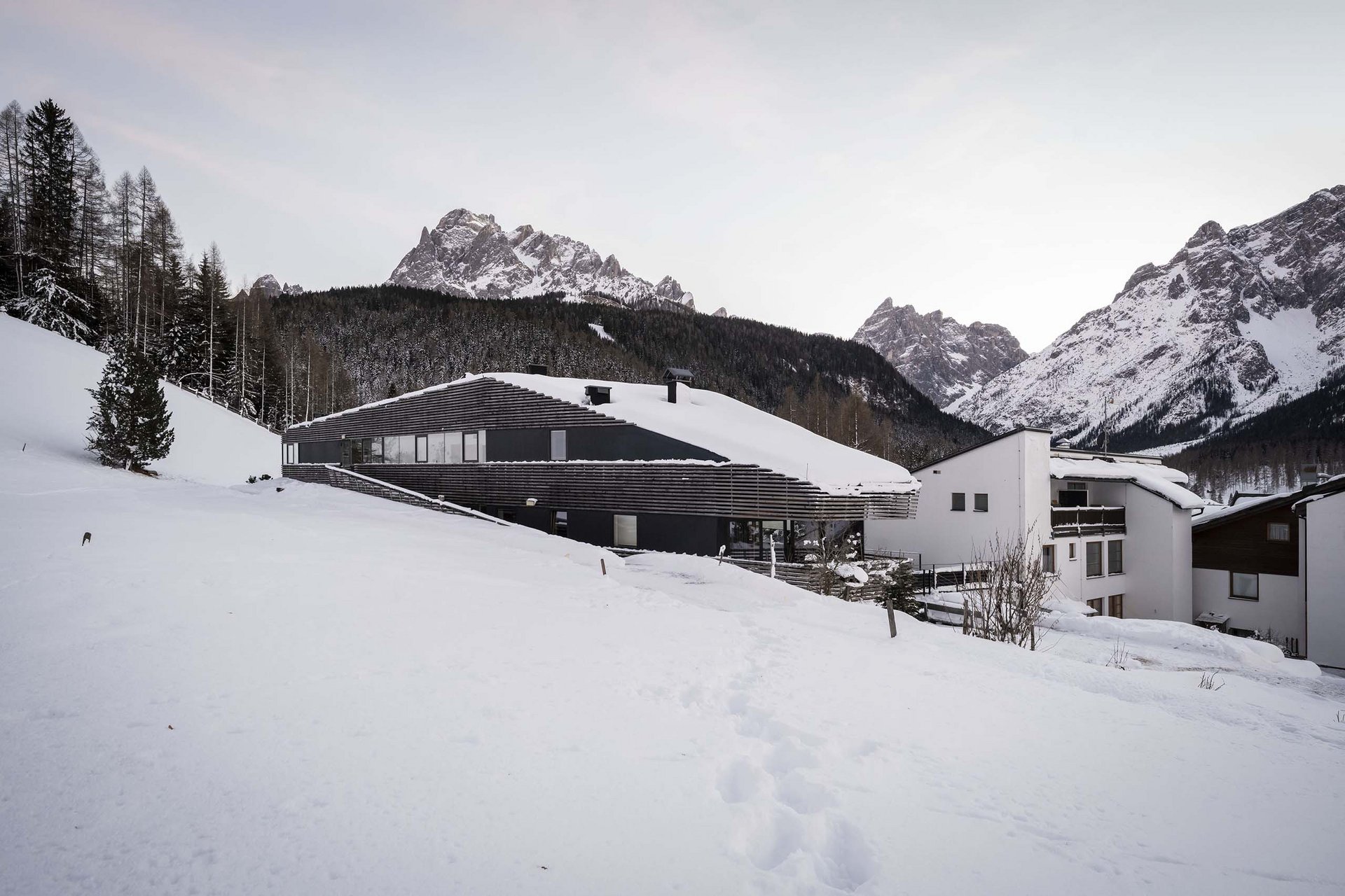 Gourmet delights from morning to night Snow-covered houses with alpine mountain peaks in winter