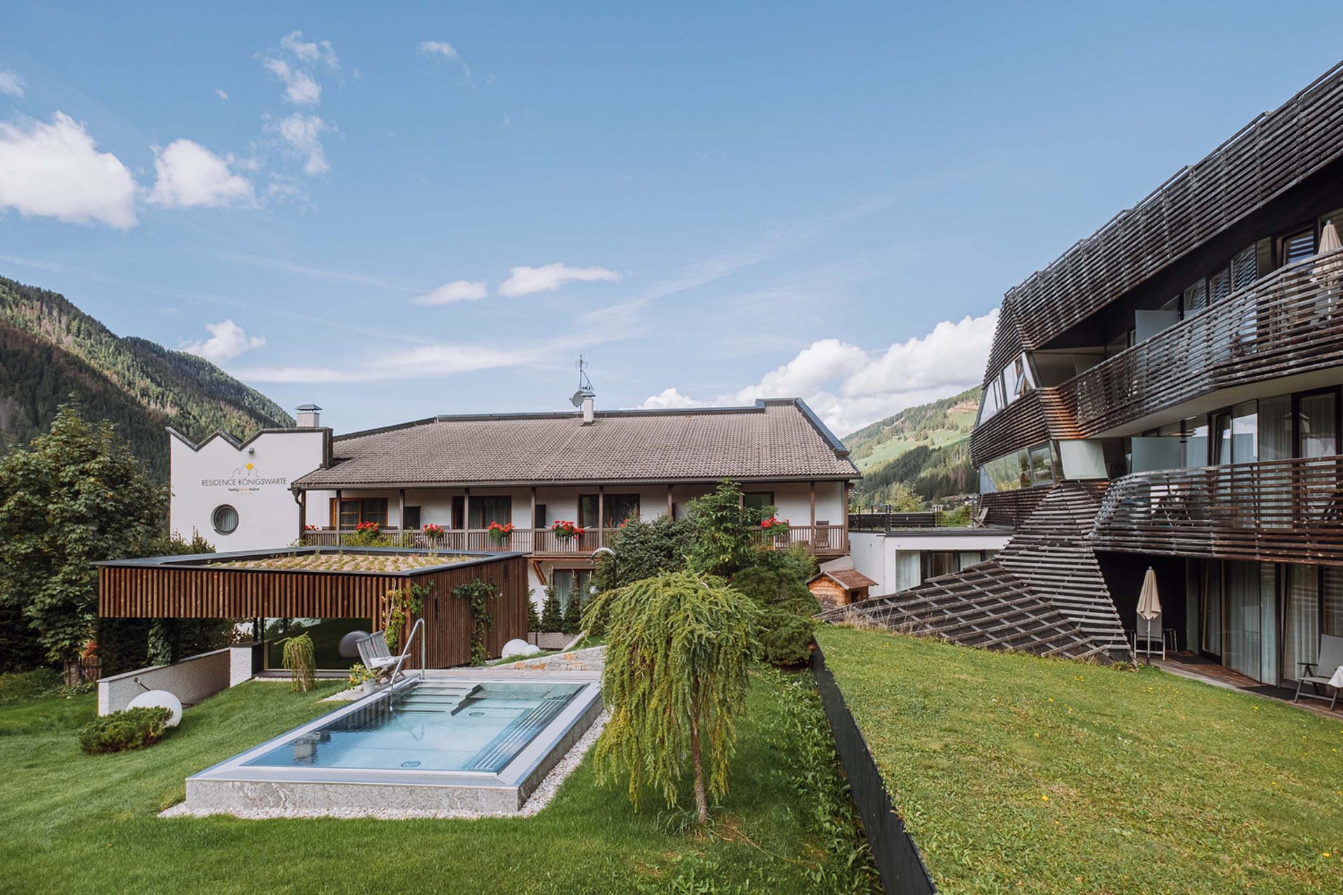 The Residence Königswarte Strata Modern buildings with outdoor pool and mountain view at Residence Königswarte